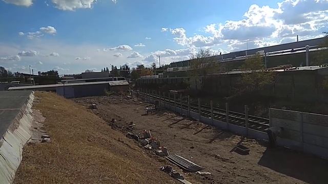 Как мы строили забор вокруг овощехранилища. Летом 2021 года. При мирной жизни... смотреть онлайн