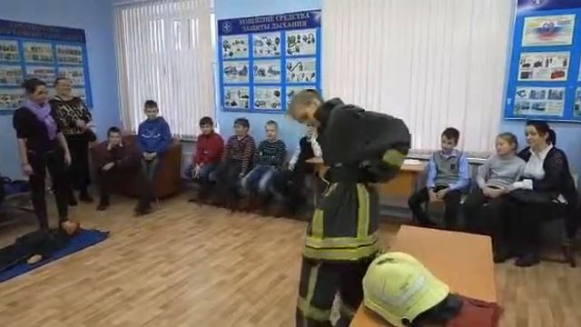 День открытых дверей на Вучетича. ОБЖ 4(1) Как надевать боёвку смотреть онлайн