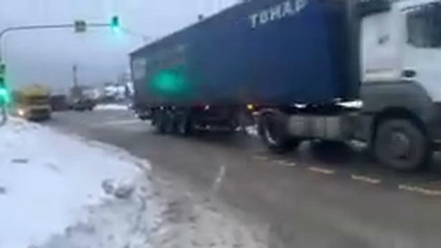 Поломался встал на трассе,Дальнобойщики меня не бросили!!! смотреть онлайн