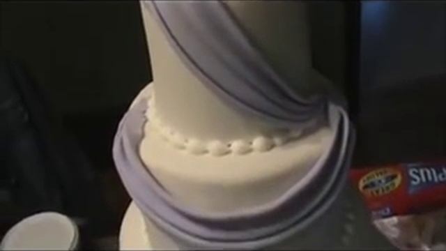 Как сделать красивые драпировки из мастики для украшения свадебного торта смотреть онлайн