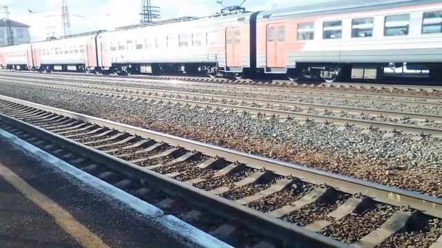 Электропоезд, Пермь 2 - Оверята остановился на станции Курья. смотреть онлайн