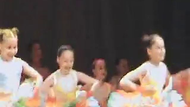 "ХОРОШКИ". Танец "Радуга". 25 марта 2011г. смотреть онлайн