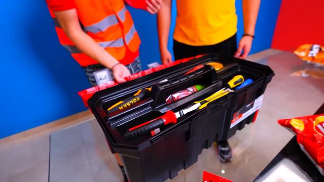 24 Часа под ЗЕМЛЕЙ ! смотреть онлайн