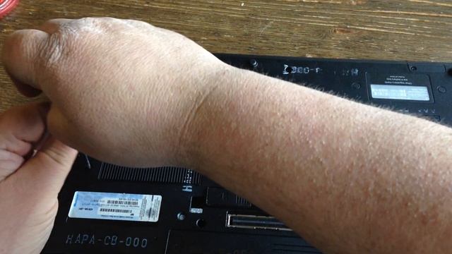 How to remove and install new memory (RAM) in a HP ProBook 6550B смотреть онлайн