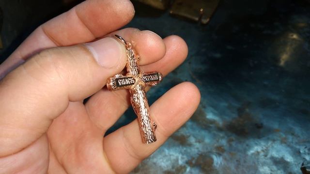 Золотой крест с распятием смотреть онлайн