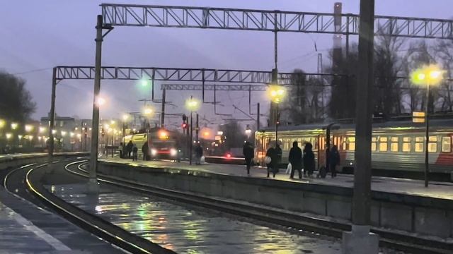 Электрички на Витебском вокзале. Прибытие и отправление электропоездов ЭТ2М и ЭД4М смотреть онлайн