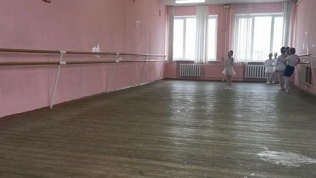 Открытый урок по предмету "Ритмика и танец", 1 кл. смотреть онлайн