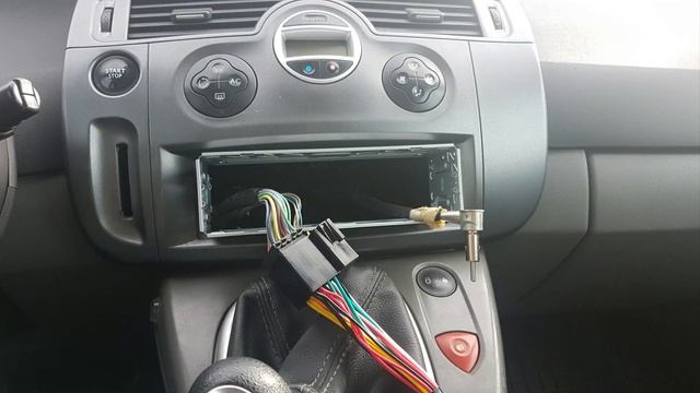 Renault Megane Scenic II radio replacement (steering wheel commands working) смотреть онлайн