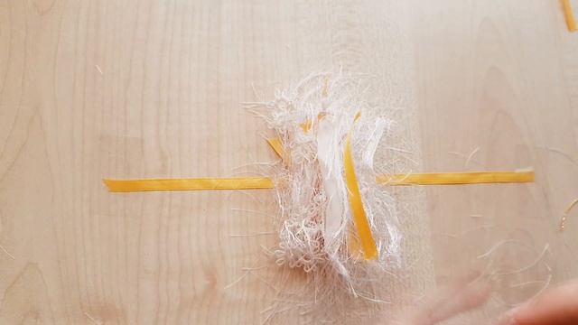 DIY как сделать помпон из чего угодно. Помпон из обрезков, из остатков ниток. смотреть онлайн