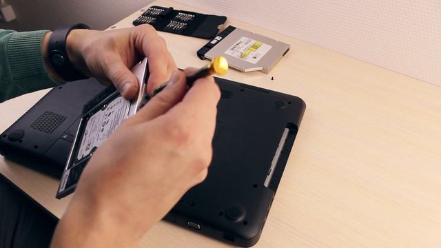 Как поставить HDD или SSD вместо DVD в ноутбуке. Салазки SATA 3.0 Caddy из Китая. смотреть онлайн