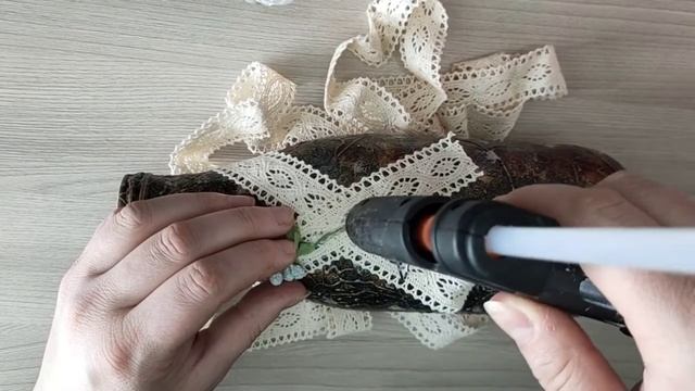 Ваза из обычной стеклянной банки своими руками. Декор кружевом и цветами смотреть онлайн