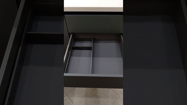 Угловая кухня с суперматовыми фасадами FENIX NTM | Кухня в хрущёвку смотреть онлайн