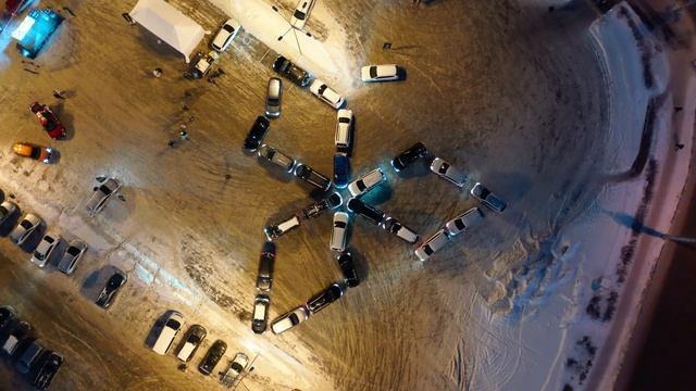 Самый большой логотип Mitsubishi из машин японского бренда составили в Ижевске смотреть онлайн