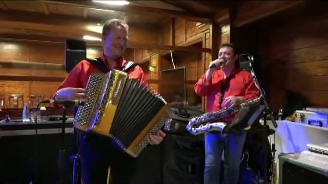 ALFREDO Saxo Chant Pascal TERRIBLE Espagne mai 2016 Sole Mio La Cucaracha смотреть онлайн