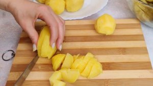 Знаменитый немецкий салат с картофелем.