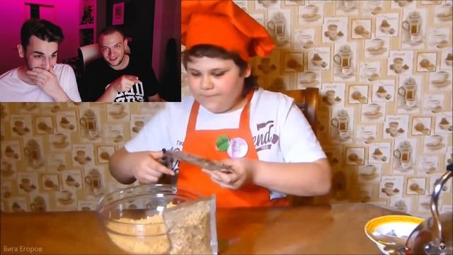 ПАЦАН ИГРАЮЩИЙ В КУКЛЫ смотреть онлайн