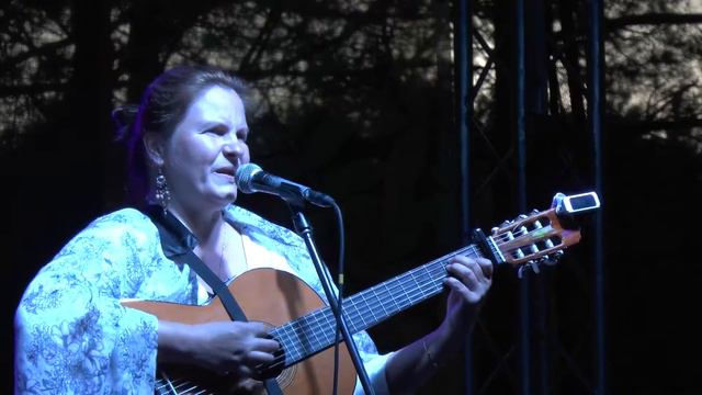 Екатерина Мирвис-Варкалова «Я тебя различаю среди облаков…» (стихи и муз. Е. Мирвис-Варкаловой) смотреть онлайн