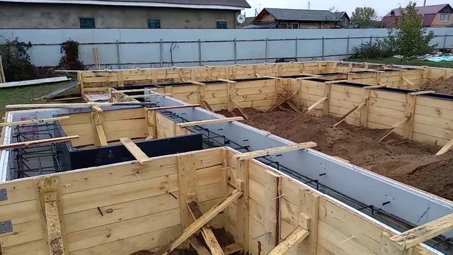 Заливка бетона в опалубку ленточного фундамента 3 машины смотреть онлайн