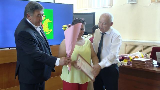 08.06.23 Награждение предпринимателей на районной сессии Совета депутатов смотреть онлайн