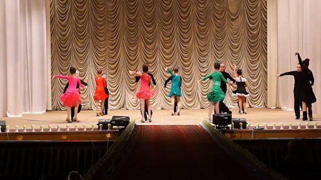 Астра. Танець "Тече вода" смотреть онлайн