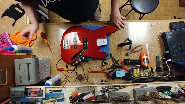 Squier Jazz Bass Repair And Cleaning смотреть онлайн