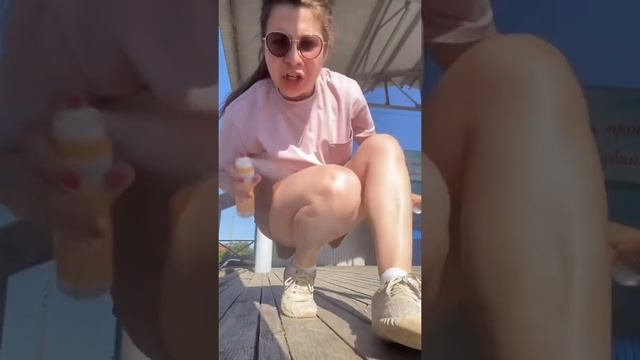 Кто знает, как избавляться от разводов и желтых следов от дезика? #пот #дезодорант #актрисы