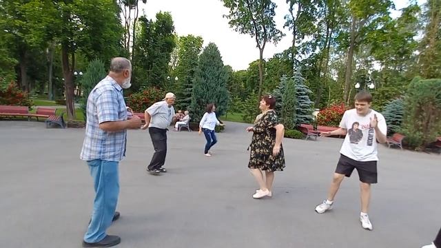 Ukraine,Харьков,танцы,10.06.,"Танцуем ламбаду!" смотреть онлайн