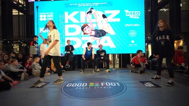Карина vs Алина | Tie 1/2 Hip Hop Beginners | KIDZA DZA DZA BATTLE #KIDZDZADZA смотреть онлайн