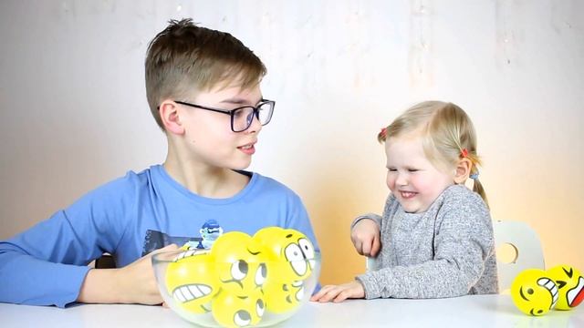 СМАЙЛ ЧЕЛЛЕНДЖ Повтори Смайлики Эмоджи в Реальной Жизни Emoji Smile Challenge смотреть онлайн