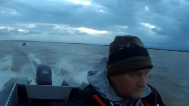 СУРОВАЯ РЫБАЛКА СЕТЯМИ на реке Амур. Борьба за выживание. смотреть онлайн