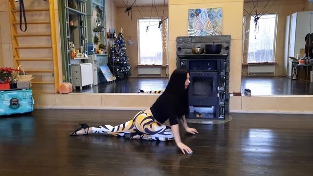 Уроки стрип пластики 07 Скорпион Strip plastic lessons смотреть онлайн