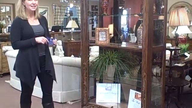 Furniture Spotlight: Henredon Curio Cabinet - Deal of the Week смотреть онлайн