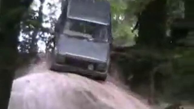Crash testing a Jeep Cherokee смотреть онлайн