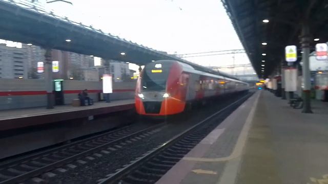 "Следует до Белокаменной!" Электропоезд ЭС2Г-076 "Против часовой стрелке до Белокаменная" смотреть онлайн