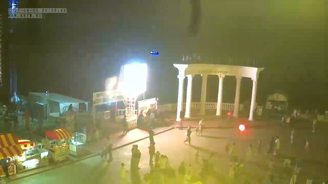 Вебкамера "Ротонда". Запись 02.09.2017 20:00:03 смотреть онлайн