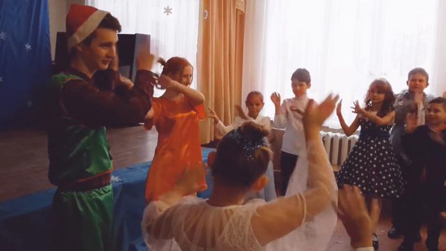 Новорічні ранки і свята у школі 2018 рік (частина 2). смотреть онлайн