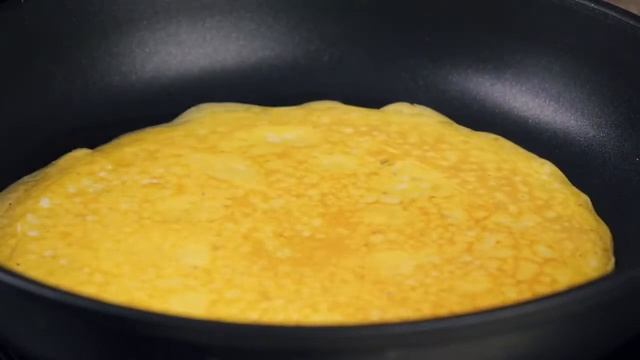 Салат с курицей, омлетом и корейской морковью смотреть онлайн