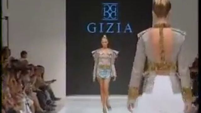 Tuğçe Kazaz - Istanbul Fashion Days - Gizia Show
