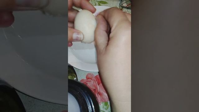 как почистить яйцо за 5 сек. улетный лайфхак! #shorts смотреть онлайн