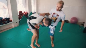 Переводы соперника в партер со стойки в ММА и Джиу-Джитсу