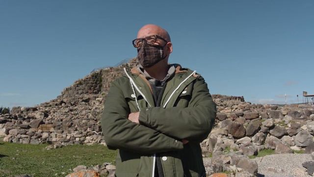 Intervista allo stilista Antonio Marras che porta i nuraghi alla Milano Fashion week 17 02 21 смотреть онлайн