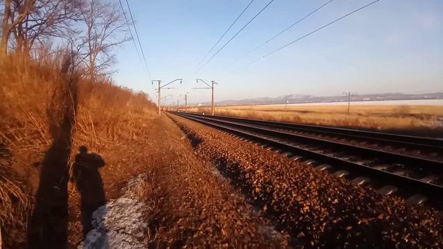 Праздничный экспресс. ЭД9МК-0107 сообщением Владивосток-Ружино с приветливой бригадой смотреть онлайн