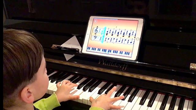 5-year-old plays DESPACITO chords after 6 weeks learning with Simply Piano (video from 2. jan 2018) смотреть онлайн