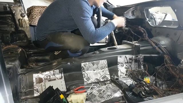 СНЯТИЕ ВСЕЙ ПРОВОДКИ С БМВ Е36 СВОИМИ РУКАМИ. ВОССТАНОВЛЕНИЕ. EP22 смотреть онлайн