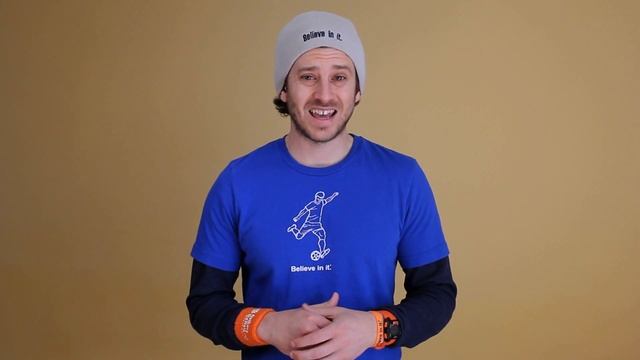 Learn How to Juggle a Soccer Ball while Running! - Online Soccer Academy смотреть онлайн