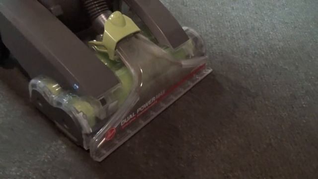 Hoover Dual Power Max carpet washer vs heavily soiled carpet смотреть онлайн
