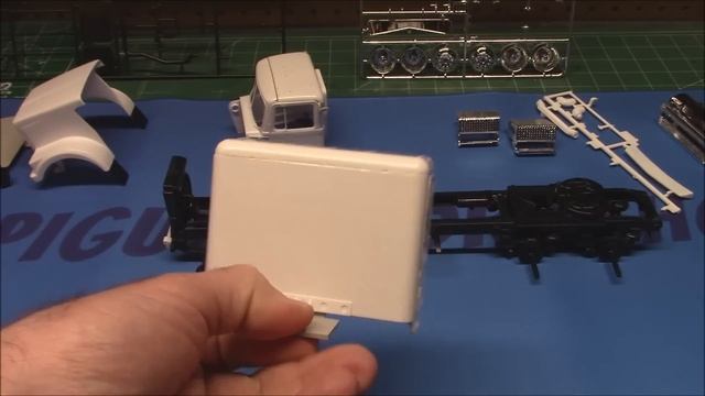 White Western Star 4964 Cummins Turbo Diesel Semi Tractor 1/24 Scale Model Kit How To Assemble Pain