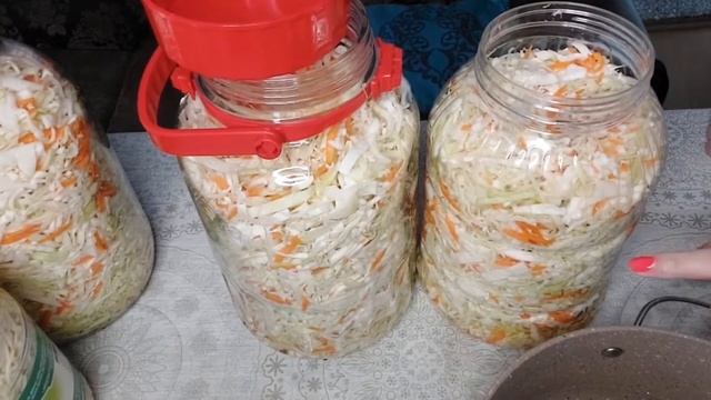 Ну очень легкий рецепт !!!!Квашеная капуста ПРОВЕРЕНА ГОДАМИ!!!! Beyaz lahana vitamin c deposu !! смотреть онлайн