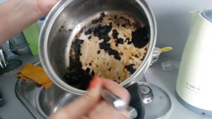 Как очистить подгоревшую кастрюлю