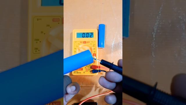 lithium ion battery multimeter se kaise check kare||How do you test a lithium ion battery with a m. смотреть онлайн